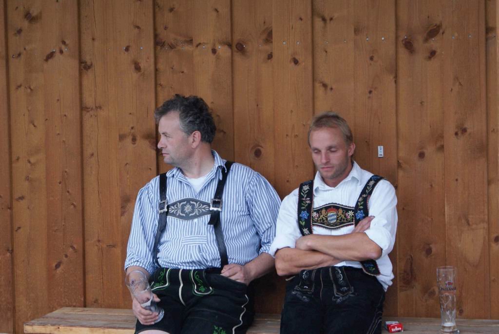Dirndl &amp; Lederhosenturnier